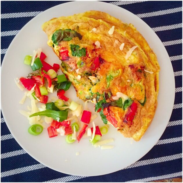 Omellette, Hot Dog, tomato, cucumber, lettuce